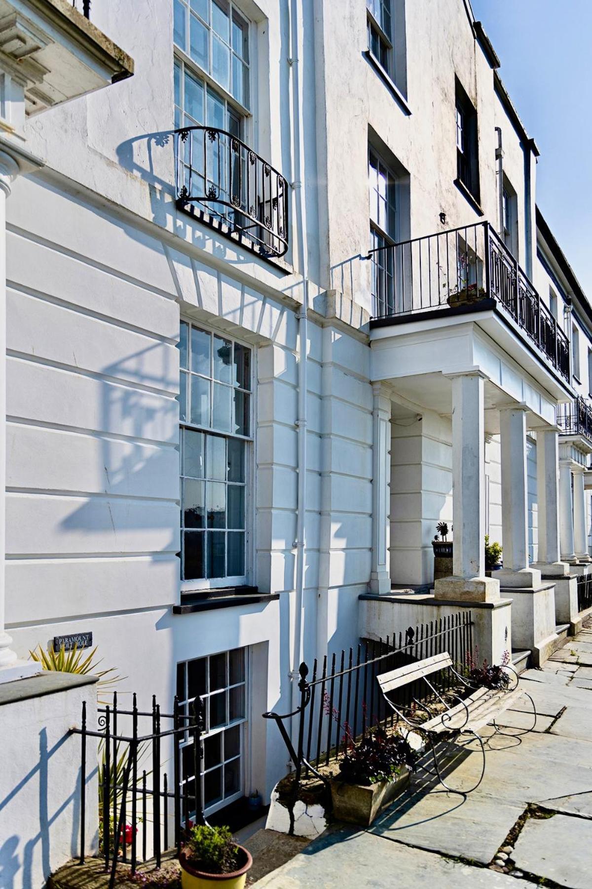 Paramount Apartments Ilfracombe, Arty Seaside Holiday Apartments Δωμάτιο φωτογραφία